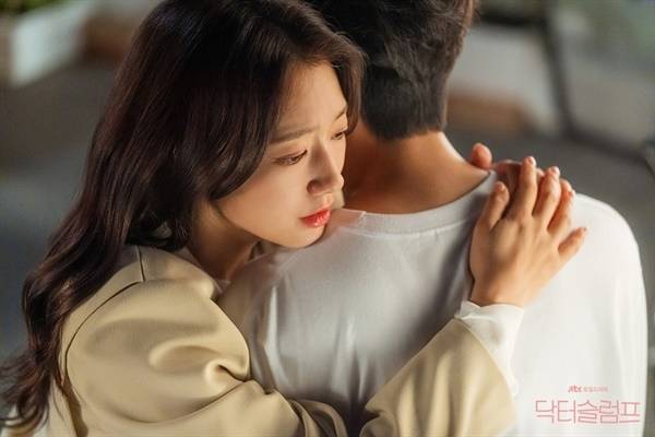 ‘닥터슬럼프’는 넷플릭스 비영어권 TV 부문 1위를 기록하기도 했다. 사진 ㅣJTBC