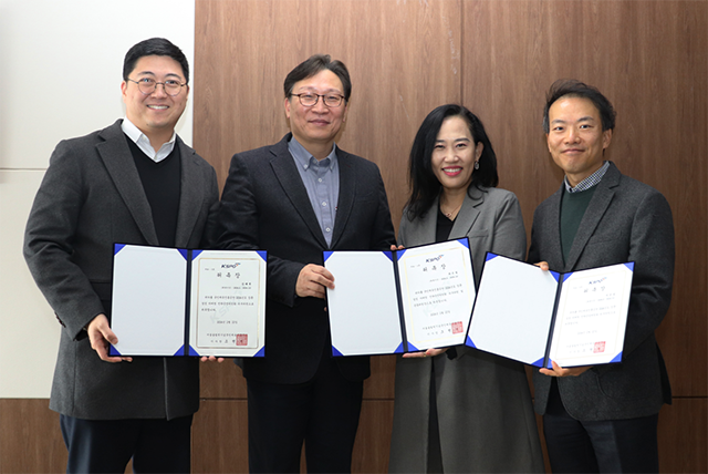 왼쪽부터 두 번째 이홍복 경륜경정총괄본부장, 첫 번째 김태완 교수, 세 번째 상명대 최은정교수, 네 번째 동국대 여준상 교수. 사진=서울올림픽기념국민체육진흥공단 경륜경정총괄본부 제공