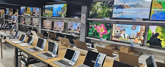가전동 2층에 위치한 TV & 노트북 전시장.