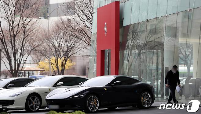 서울시내 한 수입차 매장. (기사내용과는 무관) 2022.3.21/뉴스1 ⓒ News1 황기선 기자