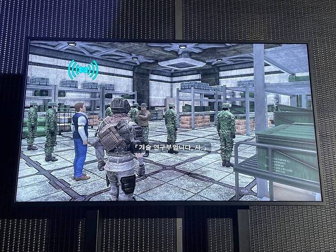 스타쉽 트루퍼스가 연상되는 장면이 많다