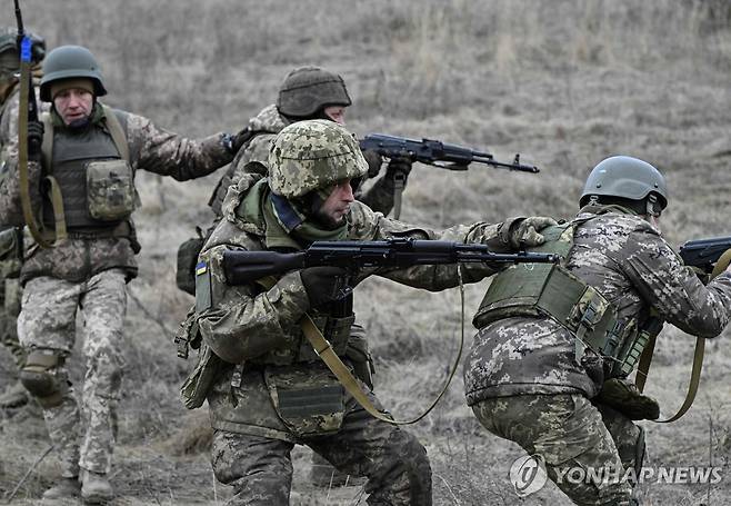 작전중인 우크라이나 병사들 [AFP 연합뉴스 자료사진 재판매 및 DB 금지]