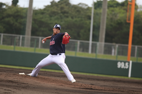 롯데는 22일(수) 오후 1시 일본 오키나와현 이시가키섬에 위치한 이시가키 시영구장에서 지바롯데 마린즈 2군과 1차 교류전을 가졌다. 선발투수로 나선 나균안. 사진┃롯데자이언츠