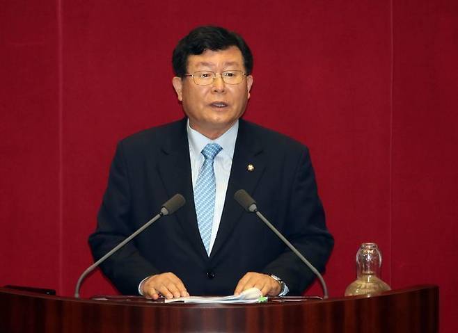 설훈 더불어민주당 의원이 지난해 9월 국회 본회의 정치 분야 대정부질문에서 발언하고 있다. ⓒ뉴시스