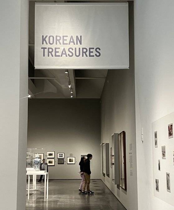 LACMA의 '한국의 보물들' 전시장 입구. 사진 독자