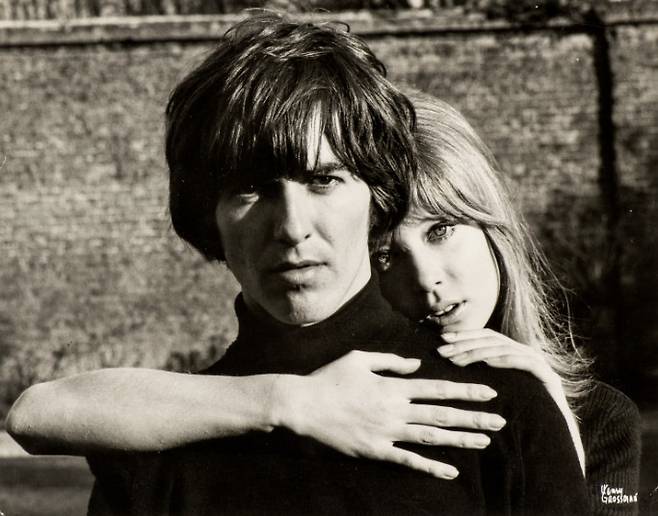 1965년 비틀스 멤버 조지 해리슨과 그의 아내였던 모델 패티 보이드. [사진 = 크리스티 홈페이지]