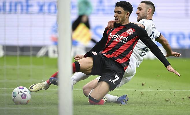 ▲ 아인라흐트 프랑크푸르트 공격수 오마르 마르무쉬는 스트라이커 고픈 팀에는 매력적인 카드다. ⓒ연합뉴스/AP/REUTERS