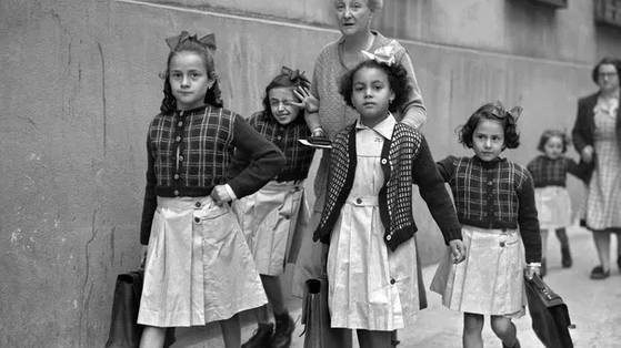 1951년 교복을 입은 파리 학생들. [Le Figaro=AFP]