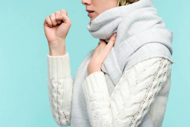 목이 아프고 괴로운 인후염에 걸렸을 때는 따뜻하고 목넘김이 좋은 음식과 수분 보충이 가능한 음료를 마시는 게 도움이 된다.[사진=게티이미지뱅크]