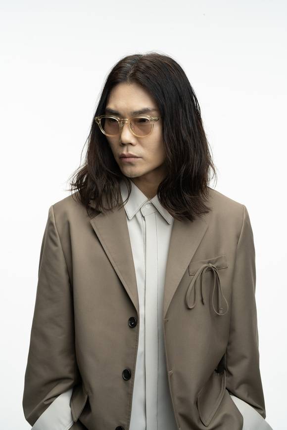 김범수가 지난 22일 정규 9집 '여행'을 발매했다. 10년 만의 정규 앨범이다. /영엔터