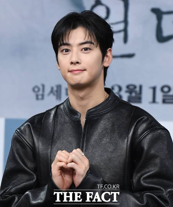 가수 겸 배우 차은우가 29일 오후 서울 마포구 상암동 MBC 골든마우스홀에서 열린 새 금토드라마 '원더풀 월드'의 제작발표회에 참석해 포즈를 취하고 있다. /이새롬 기자