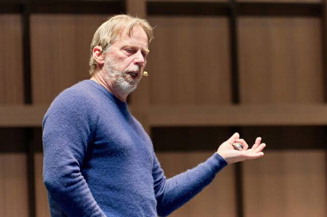 캐나다 AI 반도체 스타트업 텐스토렌트 CEO 짐 켈러가 지난해11월 7일 '삼성 AI 포럼'에서 기조 강연을 하고 있는 모습(사진=삼성전자)