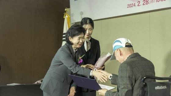 지영미 질병관리청장이 28일 서울 영등포구 63컨벤션센터에서 열린 제8회 희귀질환 극복의 날 행사에 참여했다. 사진 질병관리청