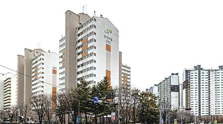경기 고양시 행신동 ‘샘터마을2단지’와 ‘행신SK뷰1차’ 단지 모습. (윤관식 기자)