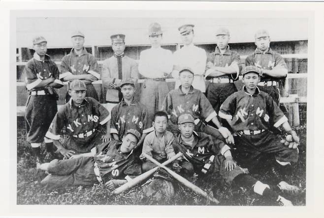 한인 소년병학교에서 군사훈련을 받을 당시의 유일한 박사(맨앞줄 오른쪽)의 모습. /사진=유한양행