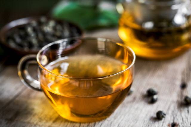 요즘은 생수에 밀려 보리차가 점차 사라지고 있지만 과거 건강을 지켜주던 최고의 음료로 주목받았다. 요즘도 아기에게 먹이는 엄마들이 적지 않다. [사진=클립아트코리아]