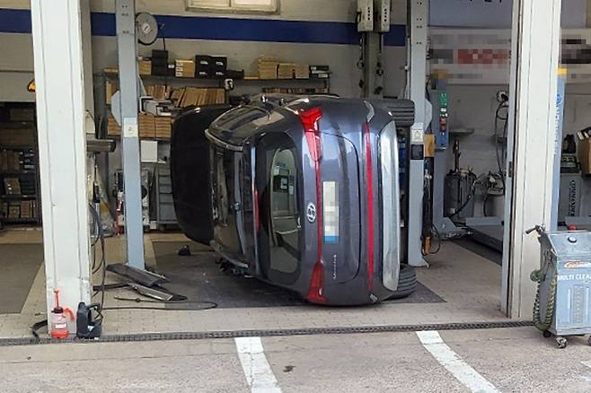 무면허 청소년 부모 차 몰다 추돌 사고[연합]