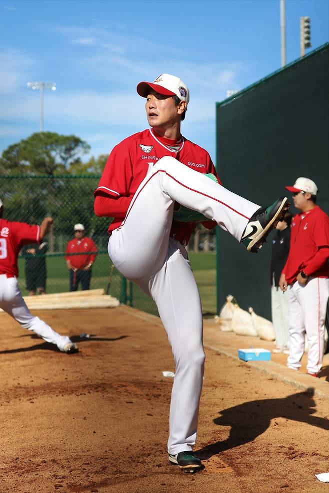 ▲ 2023년을 돌아보며 2024년을 차분하게 준비하고 있는 김광현 ⓒSSG랜더스