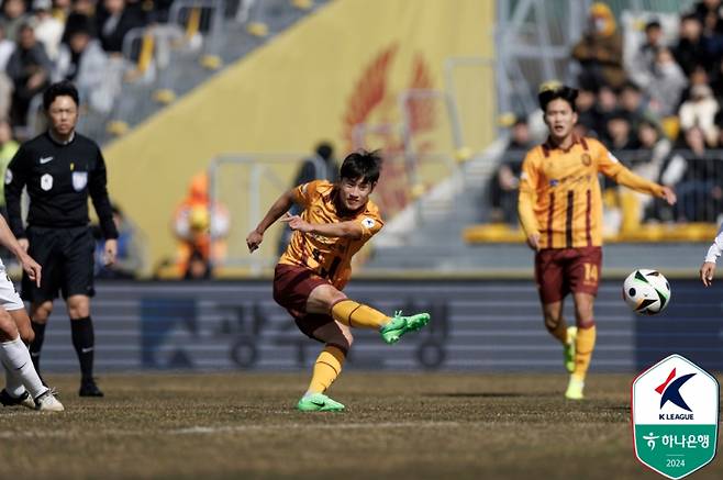 광주FC 이희균이 2일 광주축구전용구장에서 열린 FC서울과의 2024 하나원큐 K리그1 1라운드 홈개막전에서 선제골을 터뜨리는 순간. 사진=프로축구연맹