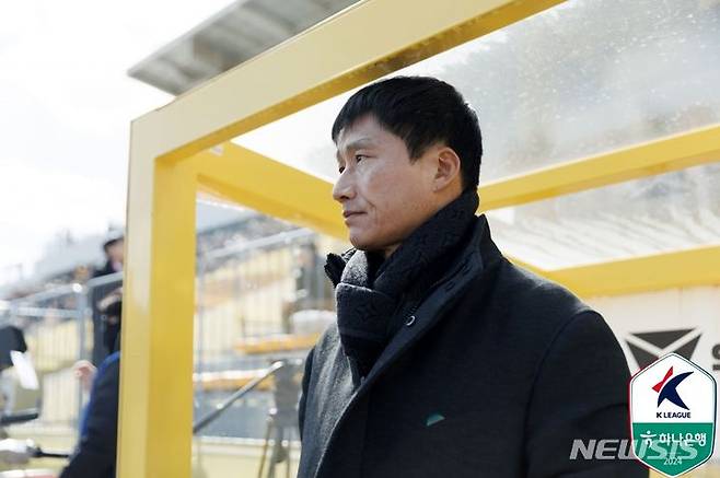 [서울=뉴시스]프로축구 광주FC 이정효 감독 (사진 = 프로축구연맹 제공)