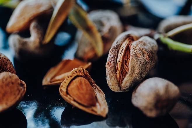 아몬드, 십자화과, 아보카도 등 입맛을 떨어뜨리고, 포만감이 큰 식품을 소량 먹어주면 다이어트에 도움이 된다./사진=게티이미지뱅크