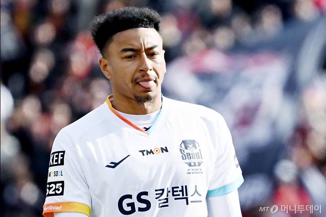 2일 오후 광주 서구 광주축구전용구장에서 열린 하나원큐 K리그1 2024 1라운드 광주FC와 FC서울의 경기, 팀이 1대 0으로 밀리는 상황에서 FC서울 린가드가 아쉬워하고 있다. /사진=뉴시스