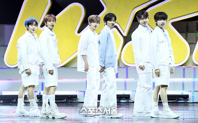 NCT WISH(엔시티 위시)가 4일 서울 용산구 블루스퀘어에서 진행된 데뷔 기념 미디어 쇼케이스에서 열정적인 무대를 선보이고 있다. 2024. 3. 4. 박진업 기자 upandup@sportsseoul.com