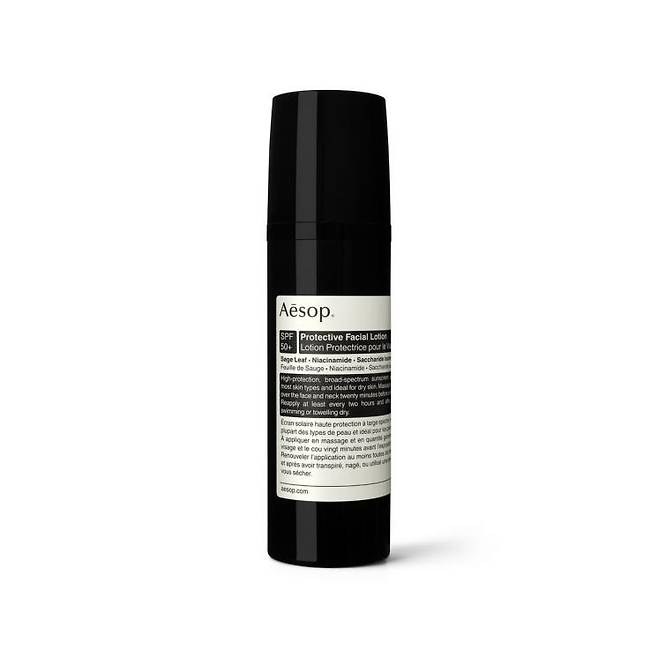 이솝 프로텍티브 페이셜 로션 SPF50+ PA++++ - 기존 제품보다 자외선 차단 기능이 강화된 신제품. 보습 성분이 풍부해 로션처럼 편안한 질감이며 나이아신아마이드가 피부 장벽도 강화한다. 50mL 7만3천원.