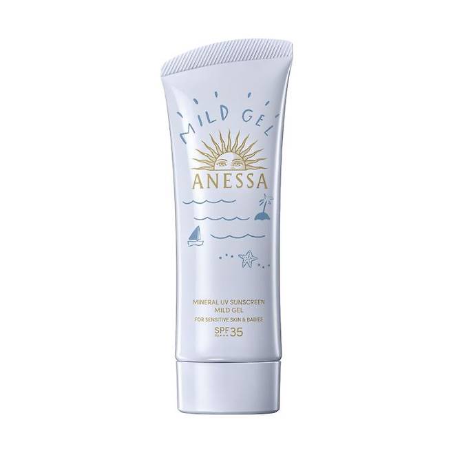 아넷사 미네랄 UV 선스크린 마일드 젤 SPF35+ PA+++ - 생후 6개월 아기부터 민감성 피부 성인까지 쓸 수 있는 젤 타입 무기 자외선 차단제. 식물 유래 보습 성분이 수분을 오래 지켜주며 끈적이지 않고 하얗게 떠 보이지 않는 내수성 제품. 90g 3만원.