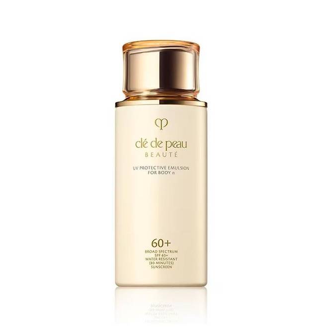 끌레드뽀 보떼 UV 프로텍티브 에멀전 포 바디 N SPF50+ ++++ - 촉촉한 크림 제형, 첨차 잎 추출물과 히알루론산이 사용 즉시 피부를 매끈하고 빛나게 하며 4주 후엔 탄력과 결 개선 효과까지 볼 수 있는 지속내수성 유기, 무기 혼합 제품. 100mL 12만5천원.