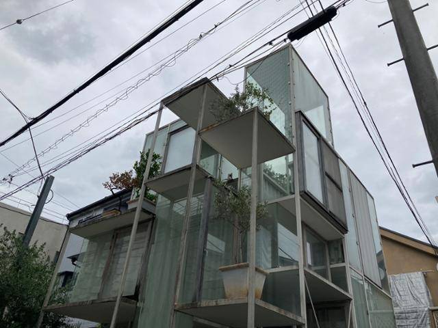 건축가 소우 후지모토는 유리 박스에 착안해 하우스 엔에이(House NA)를 설계했다.