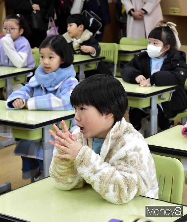 ▲ 선생님 질문에 대답도 씩씩하게…