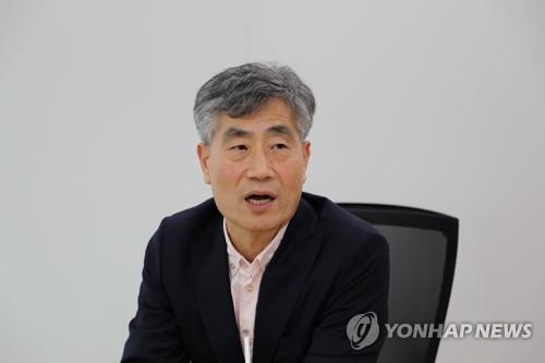 연합뉴스와 인터뷰 중인 최연혁 교수  [촬영 김수지]