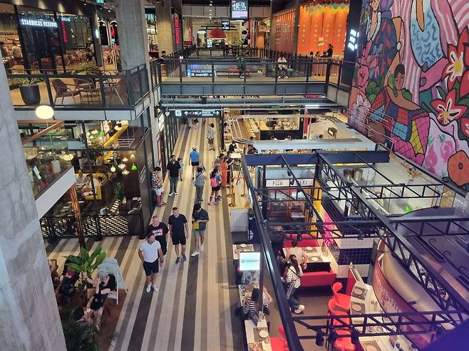 지난해 12월 개장한 방콕 엠스피어 쇼핑몰 내부./최효정 기자