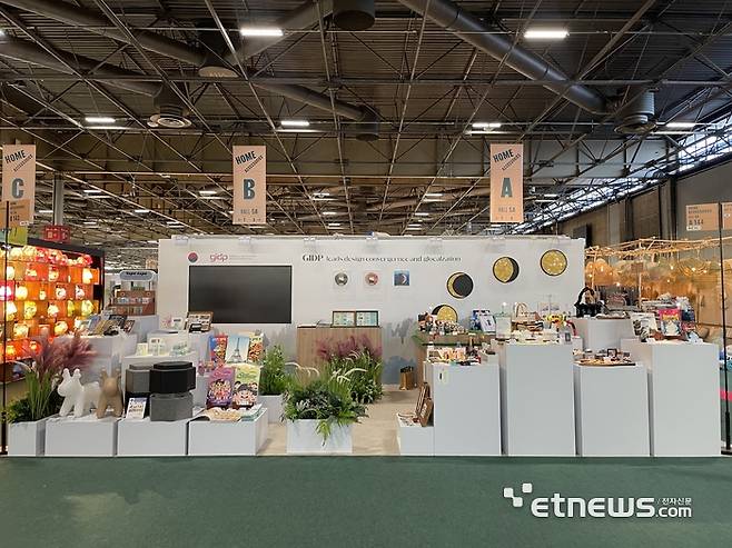 광주디자인진흥원은 지난달 18~22일 5일간 프랑스 파리 노르빌뺑드 전시장에서 열린 유럽 최대 인테리어 생활용품 박람회 '2024 메종&오브제'에서 디자인 및 공예 제품을 선보였다.