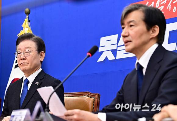 이재명 더불어민주당 대표가 5일 오전 서울 여의도 국회에서 조국 조국혁신당 대표의 발언을 경청하고 있다. [사진=곽영래 기자]