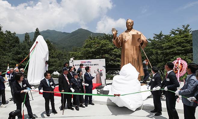 지난 2023년 7월 27일 경북 칠곡군 다부동 전적기념관에서 '이승만·트루먼 대통령 동상 제막식'이 열리고 있다. 연합뉴스