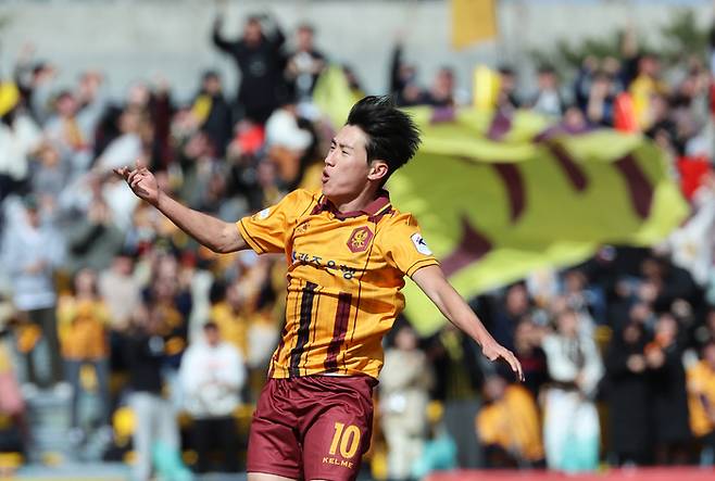 2일 광주축구전용구장에서 열린 프로축구 K리그1 광주FC와 FC서울의 경기. 광주 이희균이 전반전에 선취골을 넣고 기뻐하고 있다. 2024.3.2  연합뉴스