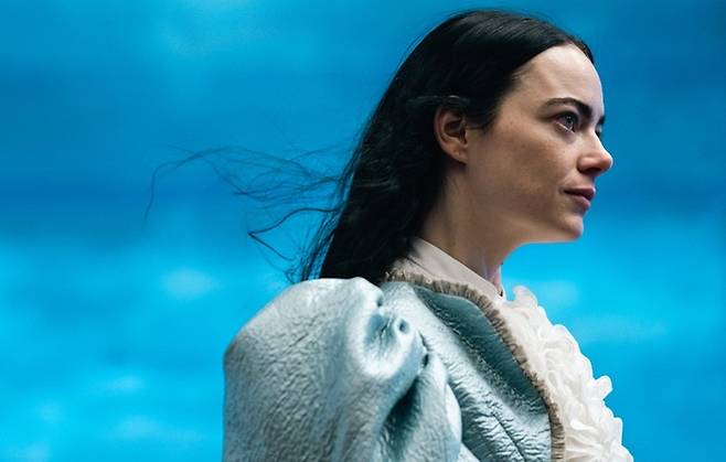 ‘가여운 것들’ 엠마 스톤 사진|월트디즈니 컴퍼니 코리아