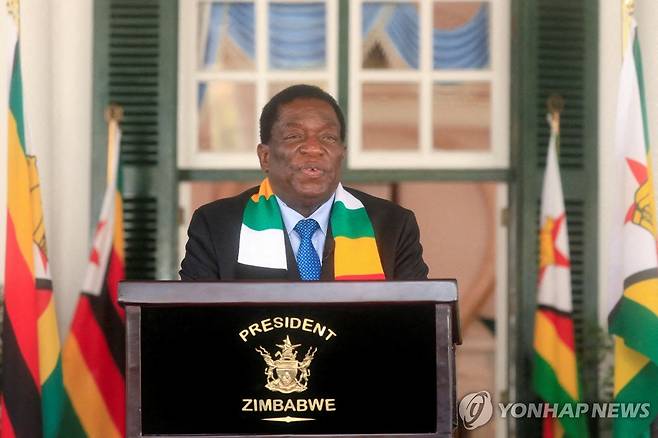 에머슨 음낭가과 짐바브웨 대통령 [로이터 연합뉴스 자료사진. 재판매 및 DB 금지]