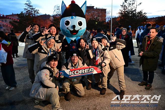 3일 에르주룸동계데플림픽 개회식 현장의 한국선수단 (사)한국농아인스포츠연맹