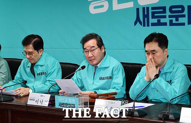 모두발언 하는 이낙연 공동대표(가운데).