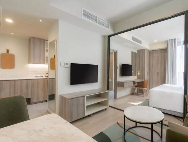 태국 방콕 스테이브리지 스위트 스쿰빗 호텔 1킹1베드룸 객실 전경.