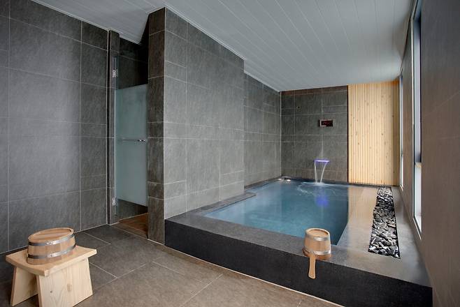 스테이브리지 스위트 방콕 통로의 일본식 온천./호텔 제공