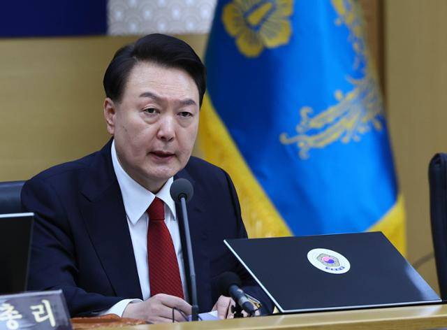 윤석열 대통령이 26일 정부세종청사에서 열린 국무회의를 주재하고 있다. 세종=서재훈 기자