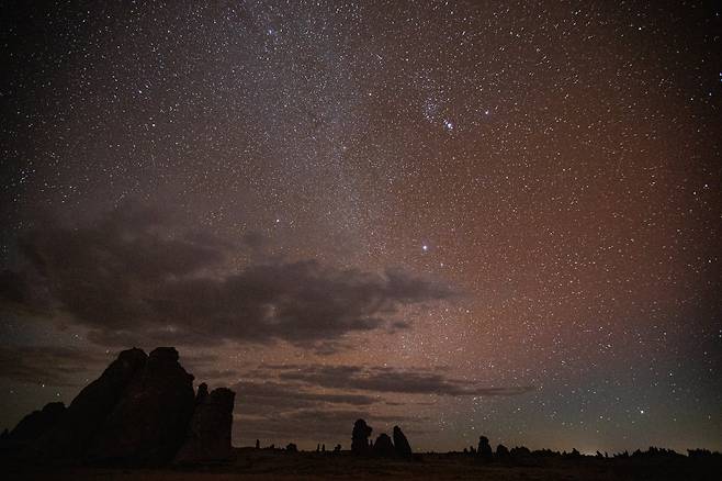 알울라 시내에서 약 1시간만 벗어나도 이런 별천지를 만날 수 있다. 은하수도 희미하게 보인다.