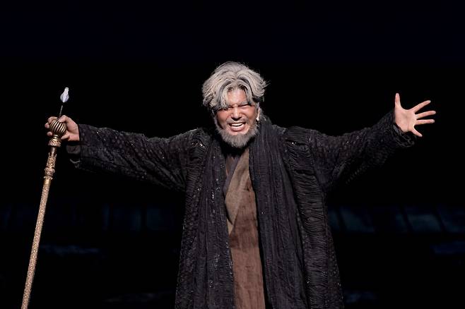 A scene from changgeuk "Lear" (National Theater of Korea)