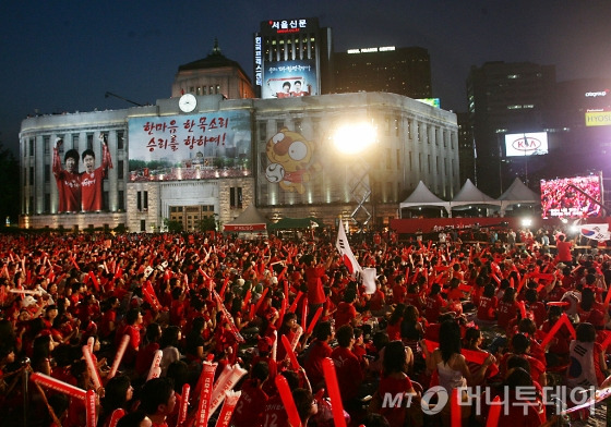 월드컵 붉은 악마 길거리 응원 스케치. /사진=최용민 기자