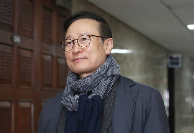 6일 홍영표 더불어민주당 의원(인천 부평구을)이 탈당 선언을 할 계획이다. 사진은 홍 의원이 지난달 21일 서울 여의도 국회에서 열린 비공개 의원총회에 참석한 모습. /사진=뉴스1