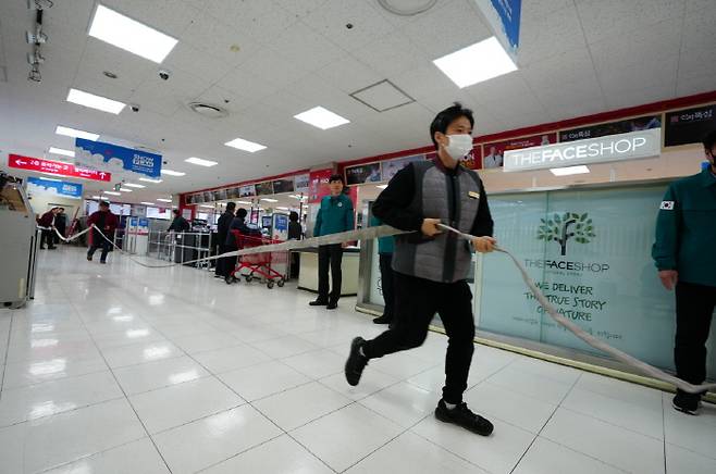 다중이용시설 화재대피훈련 모습. 강북구청 제공